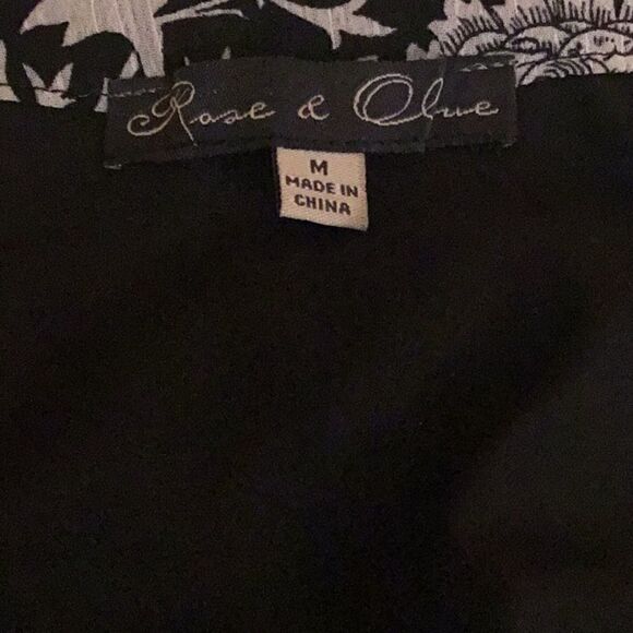 Tunic style dress with long sleeves, tie back, by ROSE & OLIVE in size medium - Picture 12 of 14